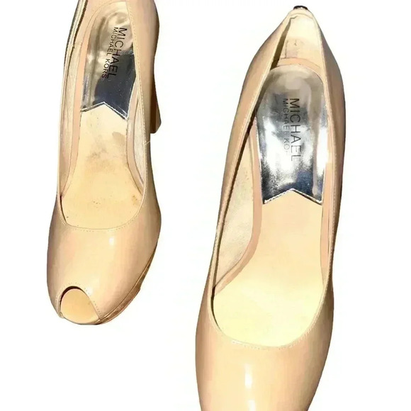 MICHAEL KORS CHANTEL NUDE PATENT LEATHER PLATFORM PUMPS. - Picture 7 of 12